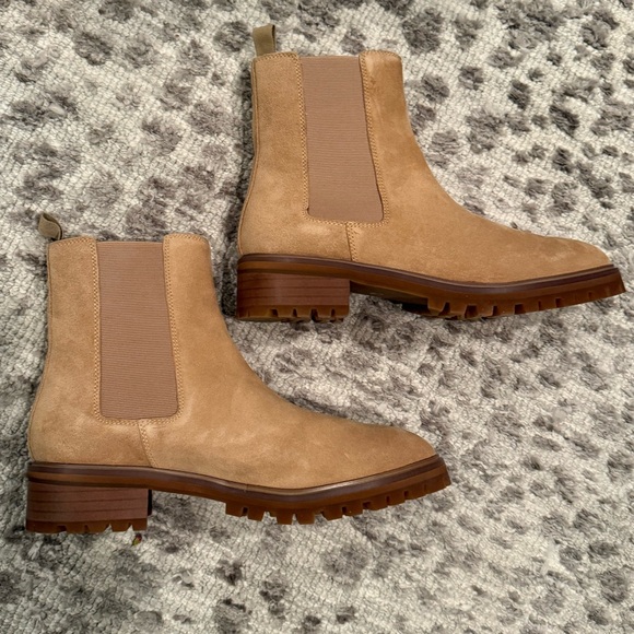 NIB Quince Chelsea boot in waterproof desert taupe suede size 9 - Picture 4 of 5